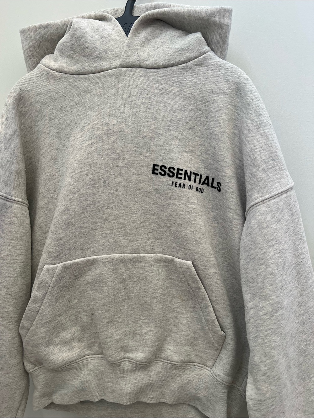 Fear of God ESSENTIALS Light Grey Logo Hoodie - kids - Picture 2 of 11